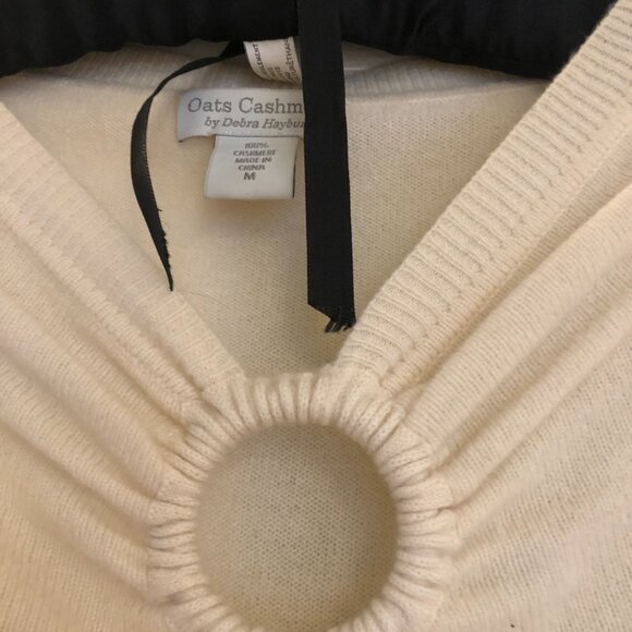 Oats Cashmere Classic Crewneck Sweater – Cream / Off-White - Picture 2 of 7